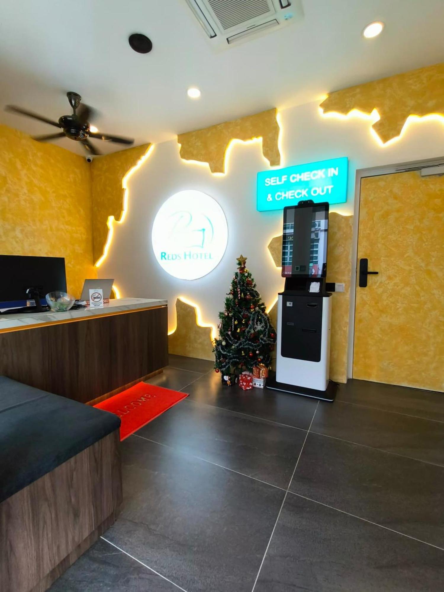 Red'S Hotel Бинтулу Экстерьер фото
