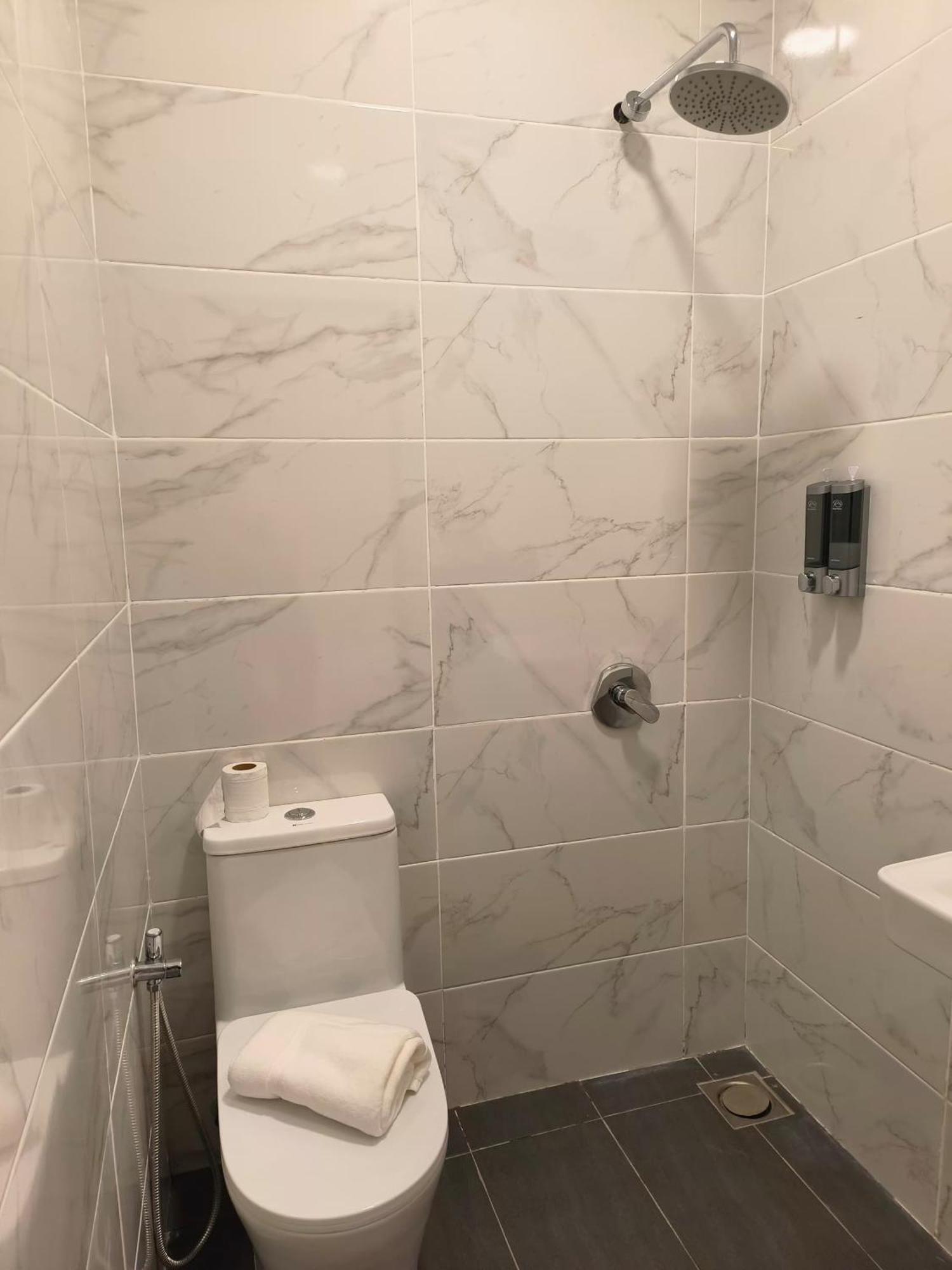 Red'S Hotel Бинтулу Экстерьер фото