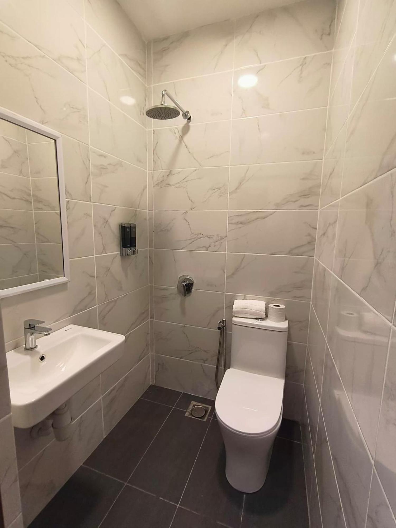 Red'S Hotel Бинтулу Экстерьер фото