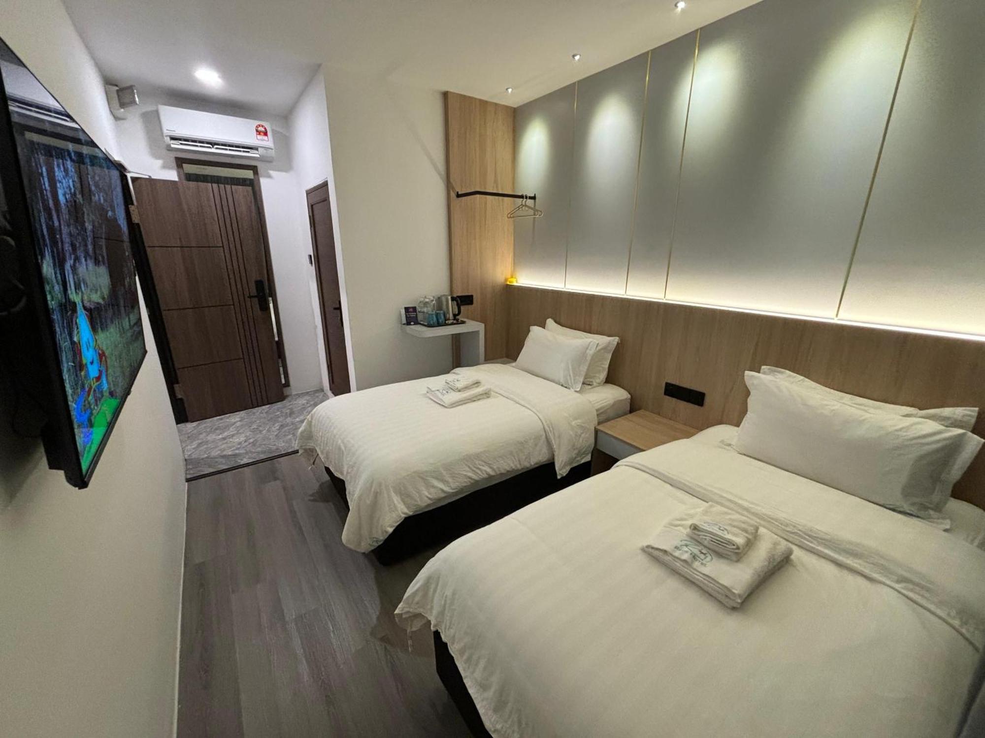 Red'S Hotel Бинтулу Экстерьер фото
